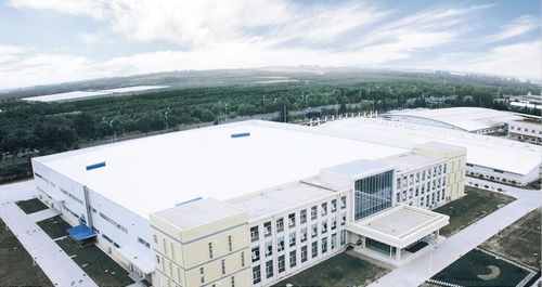 批量制造燈塔工廠 工業(yè)富聯(lián)發(fā)布十大數(shù)字化轉(zhuǎn)型標(biāo)桿案例，助力經(jīng)緯編布銷售行業(yè)升級